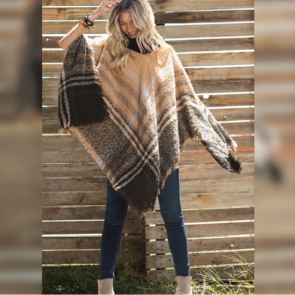 ruggine Sweaters - 🍁New RUGGINE New York Soft Boucle Yarn
Turtleneck Fall Poncho🍁